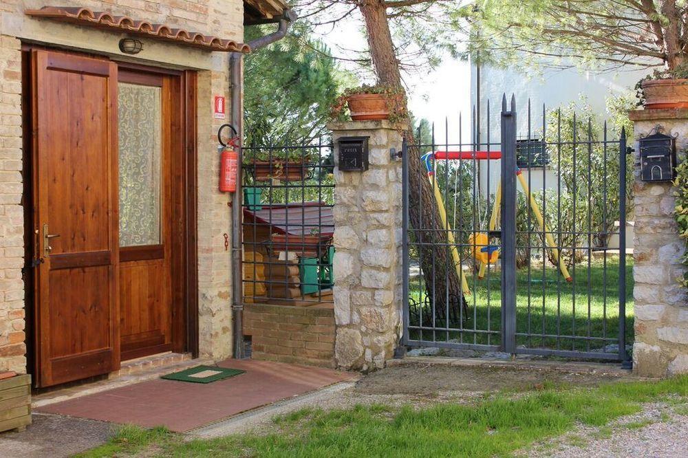 Agriturismo La Ginestrella Civitella D'Arna Luaran gambar